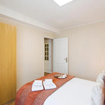 Daire Modern & Bright Flat With Workspace By Hostwise