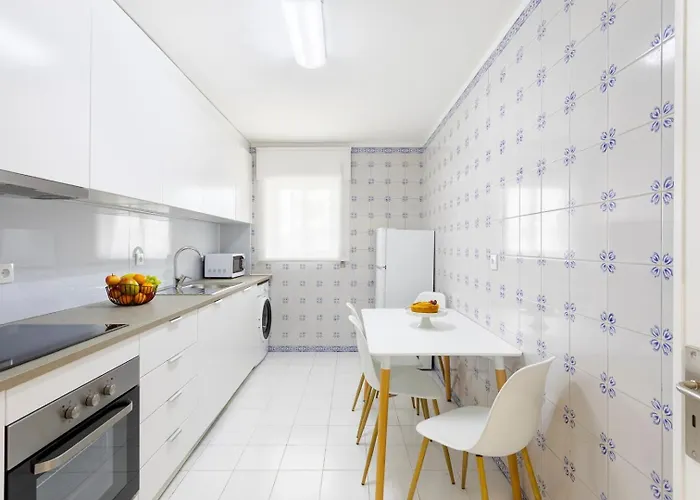 Modern & Bright Flat With Workspace By Hostwise