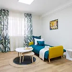 Διαμέρισμα Modern & Bright Flat With Workspace By Hostwise *