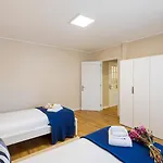 Διαμέρισμα Modern & Bright Flat With Workspace By Hostwise Βίλα Νόβα ντε Γκάια