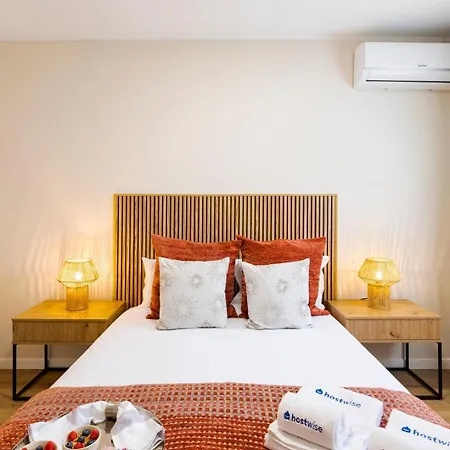 Διαμέρισμα Modern & Bright Flat With Workspace By Hostwise Βίλα Νόβα ντε Γκάια