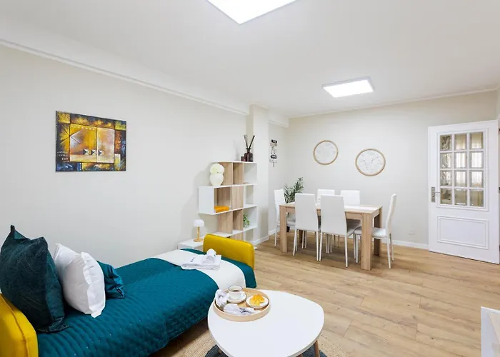 Modern & Bright Flat With Workspace By Hostwise