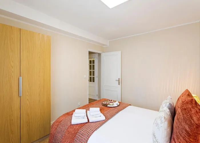 Apartment Modern & Bright Flat With Workspace By Hostwise